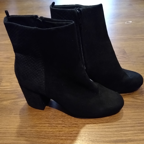 Black Old Navy Boots - Picture 4 of 4